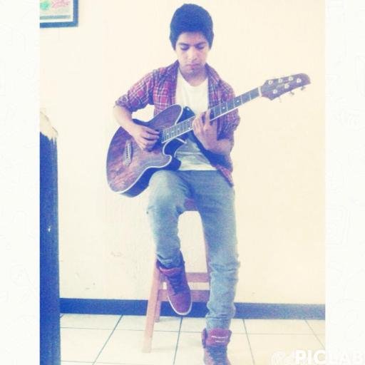 Hola, tengo 16 años soy de Guadalajara, me gusta el fútbol & la música JAJAJA*-* BELIEBER
