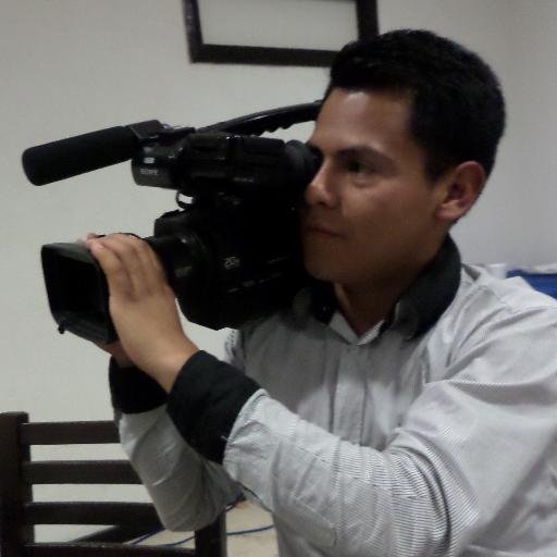 Orgulloso de ser Licenciado en Ciencias de la Comunicación agreguenme a su lista, quiero tener amigos y los seguré.