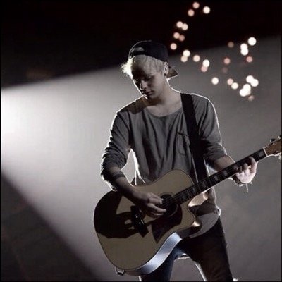@inhalemuke_ give you a free follow pls follow her and tweet for a follow back, stay fab me and your sunshine love you