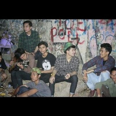Grunge || Line up-- @daenk_kurt as 6string vox #fajar as 6string lead @Rezzabocenk as drummer @baniian bassist