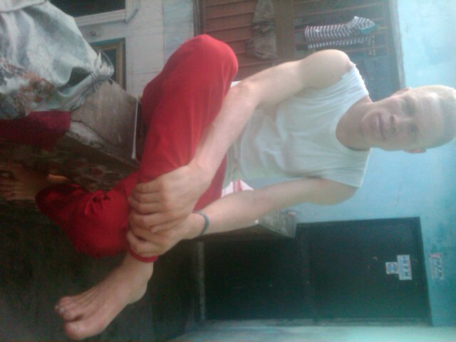 Am nice and gentle. Like making good friends and I dislike cheats and lieas