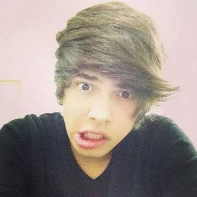 Um Garoto que so quer ser amado como ama .. Cheio de Decepicoes ♡✘유웃 Prazer sou seu Principe de Fe