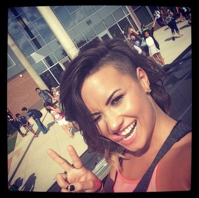I'm Lovatic Selenator Swiftie Mendie Smiler girl:)