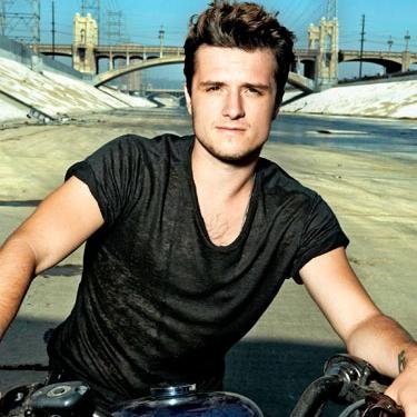 twitter dedicado a fantasear con #JoshHutcherson lleno de imaginas para todas las amantes de josh, sígueme para seguir enamorándote de josh hutcherson