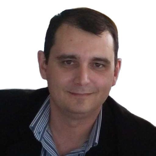 Administrador, empresário, professor, bom marido e pai de dois filhos.
Curte vários esportes.