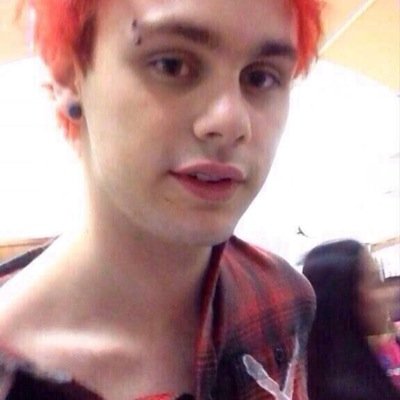 Free follow !! follow @Alex_fiveSoS and ill follow back xx ! ❤️