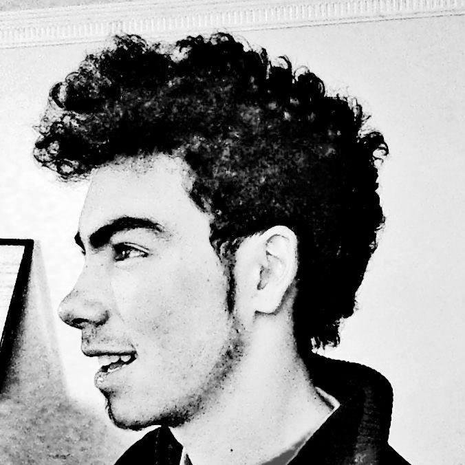 Musico, Compositor, Fotografo, Escritor, Multinstrumentista.
estudiante International Music Bussines
de Ecuador radicado en USA