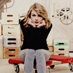 i just kind of have an obsession with taylor swift, bethany mota and megan deAngelis. meg follows, told me she loved me, and retweeted twice!