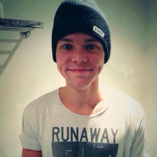 _5sosEdits_'s profile picture. I post all kind of edits I do on here (vine edits, lockscreen edits...etc) :)