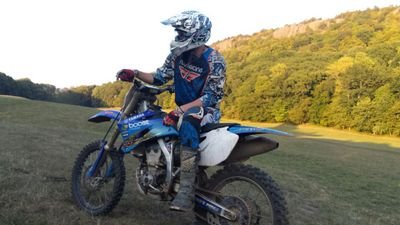 Howdy im Josh I like trucks dirt bikes mud my guitars and country music im outgoing have a good personality and a great sense of humor