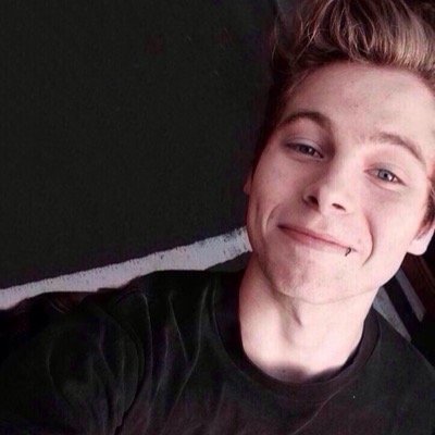 please follow @butimlashtonaf  i just made the account and yeah! love you ❤️