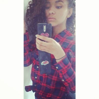 Latina / Dancer / Het Is Moeilijk om Goed Te Zijn In De Slechte Wereld .