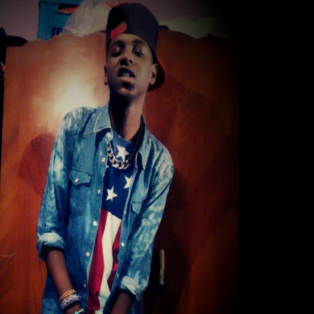 Cape Town, #Awesome, Funny, Vibrant, Trendsetter and Blogger. Whatsapp: 27632688375, Instagram:@Lorenzo_isaacs21