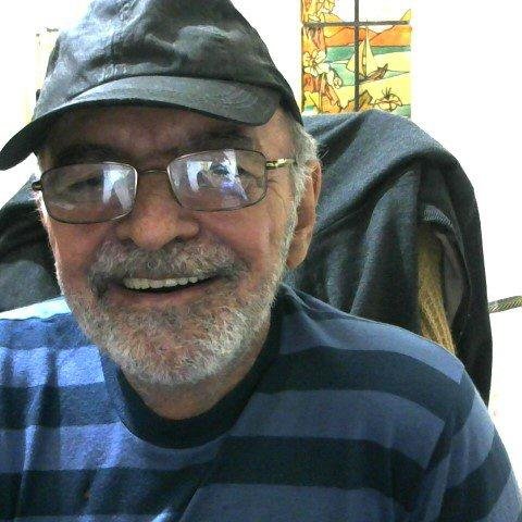 Casado, dedicado a família,aposentado, religioso busco estar com Deus e Jesus e o Espírito Santo para orientação e ensinamentos  da Bíblia.