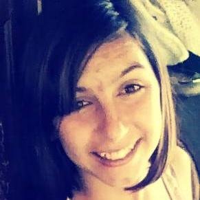 Estudante, critica. Sonho em ser pintora e jornalista. Adoro livros, música e estudar. ;)
