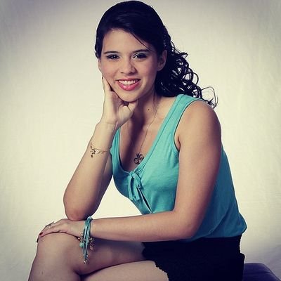 Me gusta la musica,Me fascina el chocolate, Amo a mi familia. futura doctora :*
