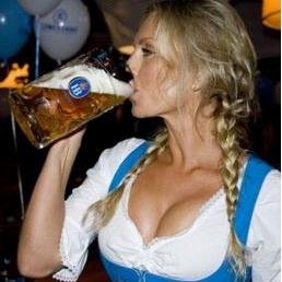 Mi nombre es Ángela, me encanta la cerveza. 26 años. Además, soy muy fan de http://t.co/CPQiXuZhWK.