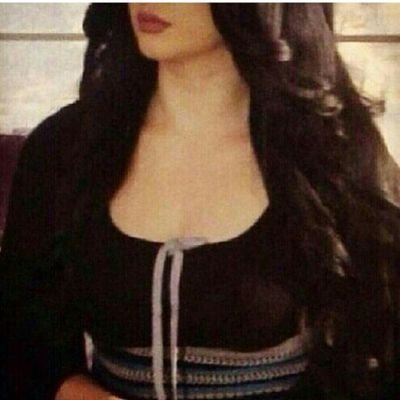 ‏‏تشعُر أحياناً بأنّ هناك فوضى من نوع لذيذ تسكُن صدرك حينّ يكون بقربك شخص ما؟ ؛ فوضى تدفعك للتورط في الحب بإصرار دونّ أن تتراجع خطوه ..