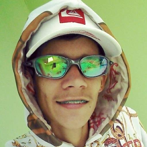 Humilde, sonhador e verdadeiro. 
Facebook: http://t.co/g5PmtBlUAi
Youtube: http://t.co/lcGqLG3fQ3