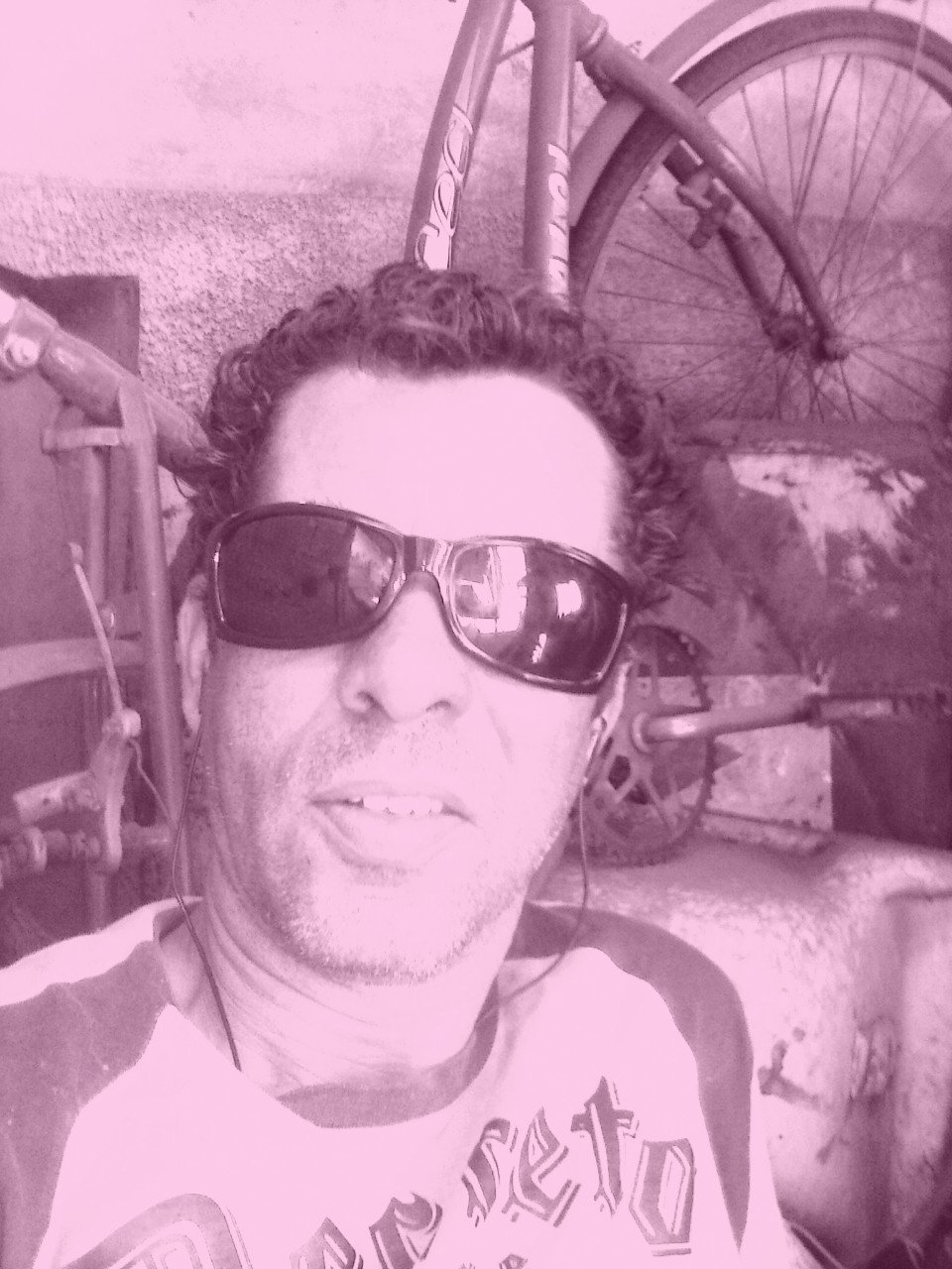 as nivens vagueiam no espaço, sem lar nem raiz, o odio nao eh real, ele eh a ausencia do amor