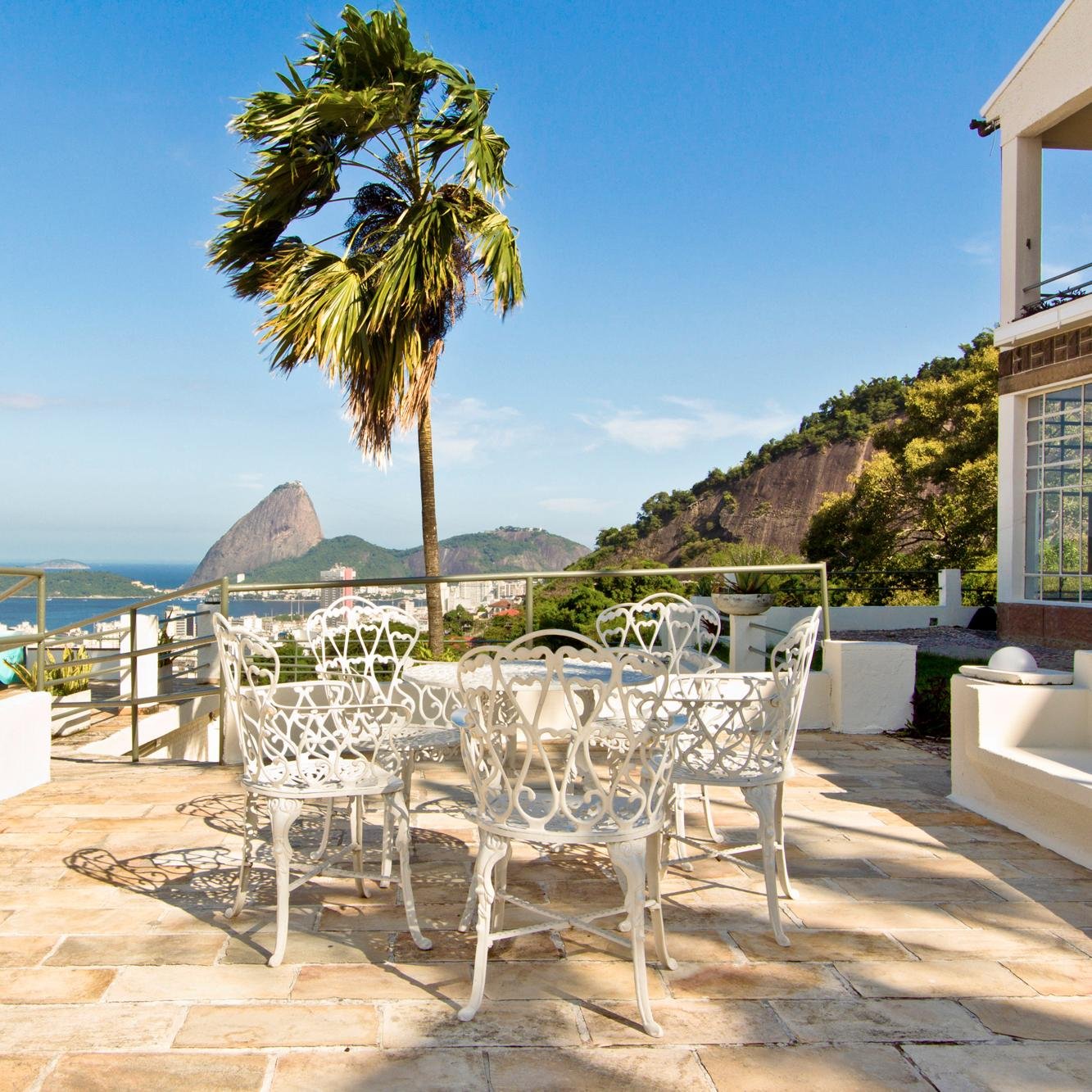 Art Déco Boutique Hotel in Santa Teresa, Rio de Janeiro. Our romantic hotel offers a unique experience in acommodation & hospitality.