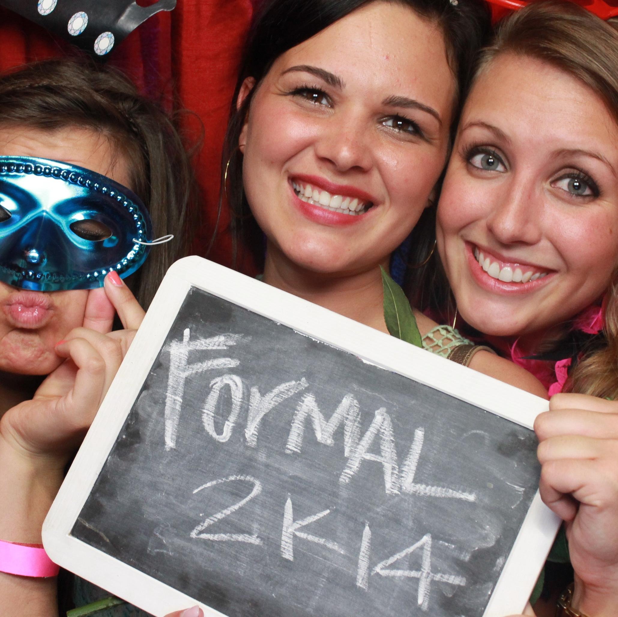 Bulldog Photobooth offers a state of the art photo booth for any occasion at a reasonable rate. Located in Athens, GA!