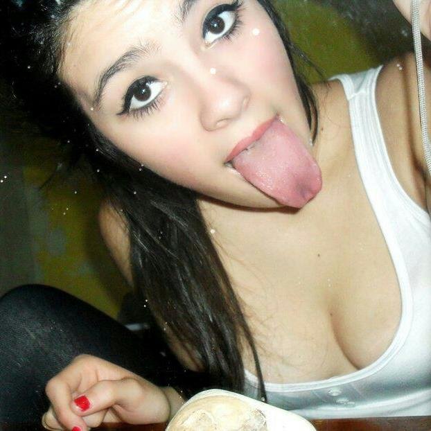 Tengo todo lo que los chicos quieren , tomo , fumo  , me encanta arrebatarme :3,seguime te sigo :$