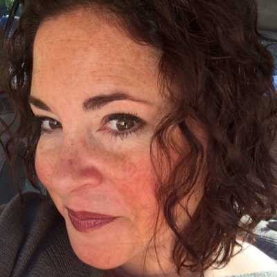 English Content Specialist; Jesus-Lover; Coldplay-Obsessed; Fantaaaaaaastic Dancer; Ever-Ready to Rock Out!