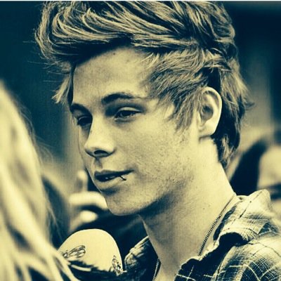 Dont follow || Free follow from @mrslukeswifey || PLEASE RETWEET THIS!!!! https://t.co/lCJ2to28J6