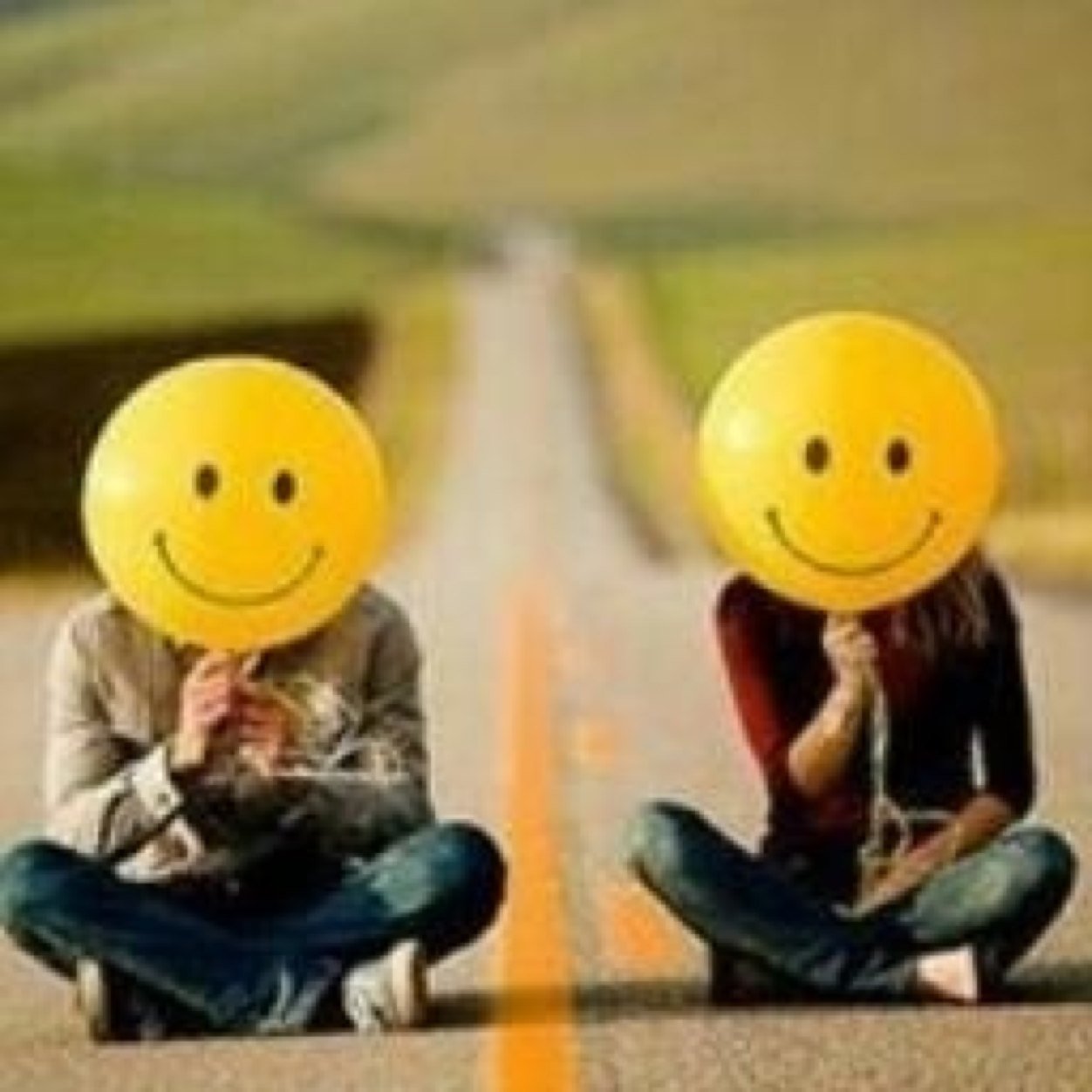‏يابنت لايغرّك ملح الرجاجيل // ولا تعشقين الرجل ابد من وسومه // بعض الرجال مثل دلةٍ بلا هيل // يعجبك شكله والبلا في علومه ✨
