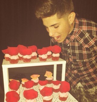 Hi:) I like to dance and sing:) just remember I love you;)