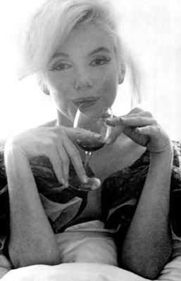 Loyrie's profile picture. complicated & committed