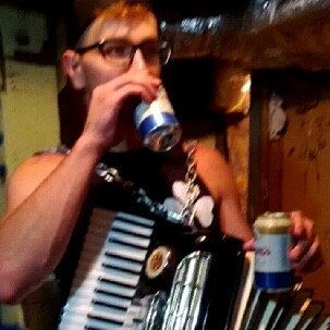 accordion wrangler at Gallant Ghosts, editor at https://t.co/lIWXi1F52e, aspiring lion tamer. no fun at all