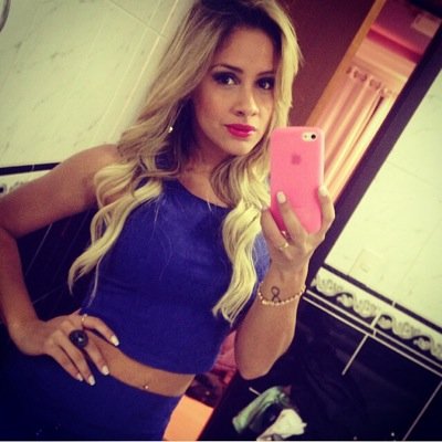 No coração de um fã, corre sangue movido pelo sonho, sonho em conhecer você meu amor ❤️ Orgulho de ser sua fã Babi ❤️ Te Amo ❤️ ~Vanusa