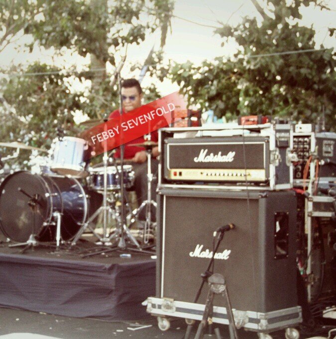 pendapat orangDrummer paling ekstrim dobel pedal,,speed dan power/ band favourit AVENGED SEVENFOLD / salam buat metalheads dari segala penjuru \m/ @triyafebby
