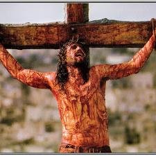 ''E o verbo se fez carne''
O que mais existe na divindade de Deus manifestada em Cristo é a sua Humanidade