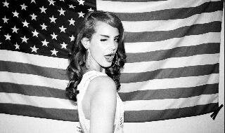 Cantante Estadounidense de rock alternativo. Mis amigos me llaman Lizz Grant ó May Jailer, Pero mis Fans me dicen Lana Del Rey.
#RolBand