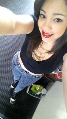 violet_beauty55's profile picture. 24. books. music. love.