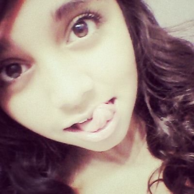 hiiiiiio my name iz alenny and im a singer and a dancer and a wierdo and im hayes future wifey and follow me and yah :)