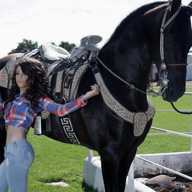 Mari94Maria's profile picture. 