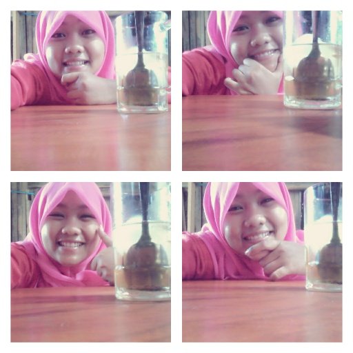 INAYAH PURWANINGRUM in clas XI SOSIAL with @FitrianiAbdi :) cintailah produk produk dalam negeri mbapit contohe :D | life is never flat (y) jhaha