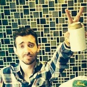 24 anos, representante comercial, apaixonado pela vida, pelos amigos e por cerveja!
