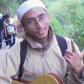 penyuka musik & sayang keluarga senang membuat org senang