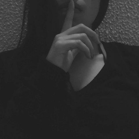 No sé, creo que aquí mi nombre no es importante. Primera dosis, psicosis. Segunda dosis, levedad. Tercera, nada...¡absolutamente nada! ~Helena