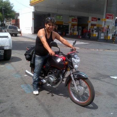 No Te compares con nadie,ten la cabeza bien Alta y recuerda...no eres ni mejor ni el peor,simplemente eres tu y eso nadie lo puede superar.
