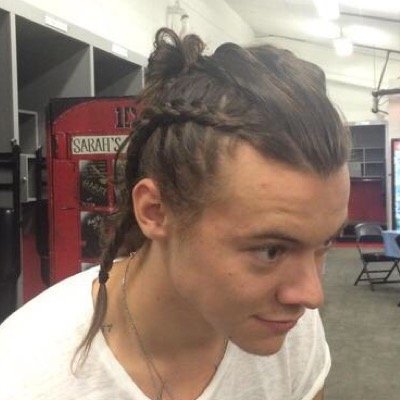if you wouldn't mind following @zarryhooked because she gave you a free follow she would very much appreciate it :)