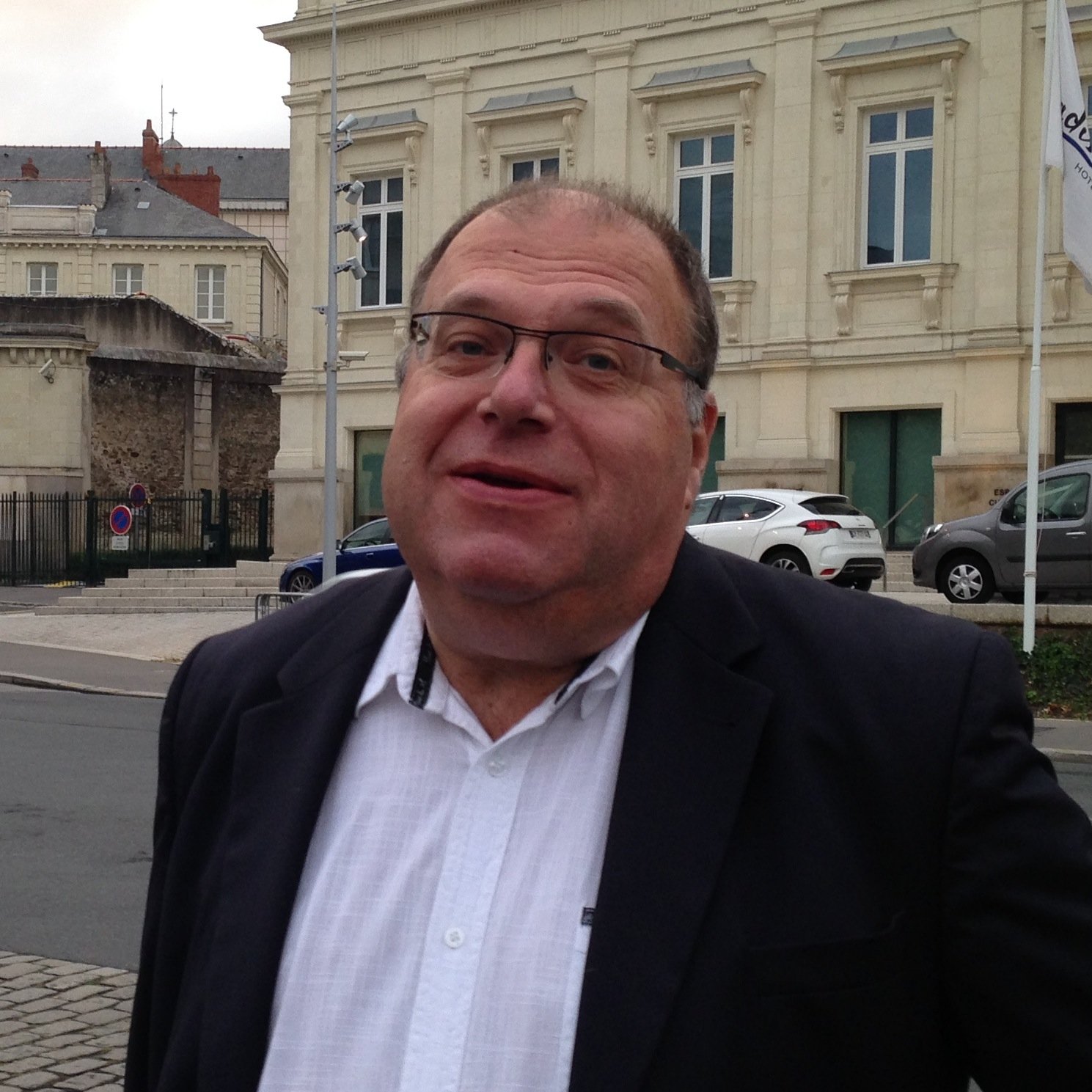 YvesHermian's profile picture. FUYANT LE POLITIQUEMENT CORRECT/Courtier en assurances//Libre et responsable. Assume mes tw. Même pas peur des mots. Bloque les injures.