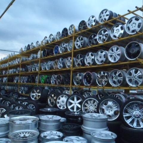 「中古タイヤ市場、相模原店」です♪　　東関東最大級の中古タイヤ、中古ホイールを取り揃えております☆営業時間10時～19時（組換受付18時終了）042-714-5333　 神奈川県相模原市南区下溝2661-1