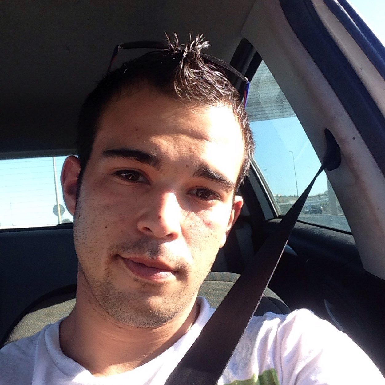 Manzano1993Lope's profile picture. No se trata de como sobrevivir una tempestad.... Si no de como bailar bajo la lluvia..!