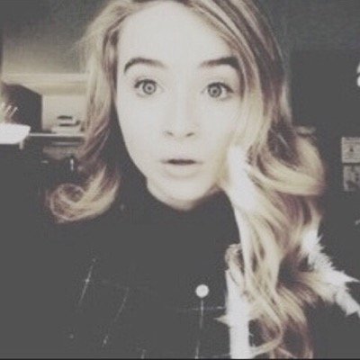 PLEASE FOLLOW @OElleFanning AND PLEASE DO RT HER TWEETS!